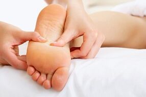 massage classique des pieds pour les varices